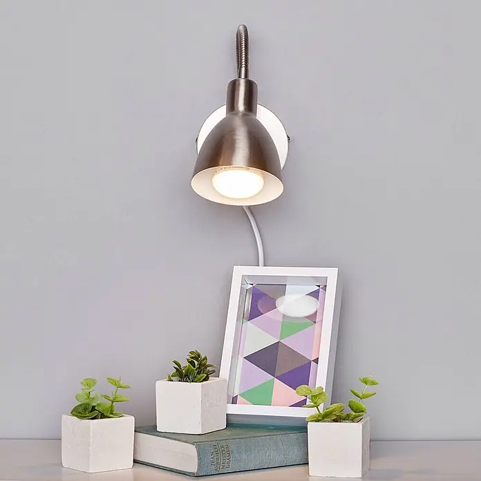 Lindby Wandleuchte Amrei - alu / grau / zink, alu / grau / zink, E14 - Wandlampe aus gebürstetem Metall mit flexiblem Arm, wirft warmes Licht auf Dekorationsgegenstände.