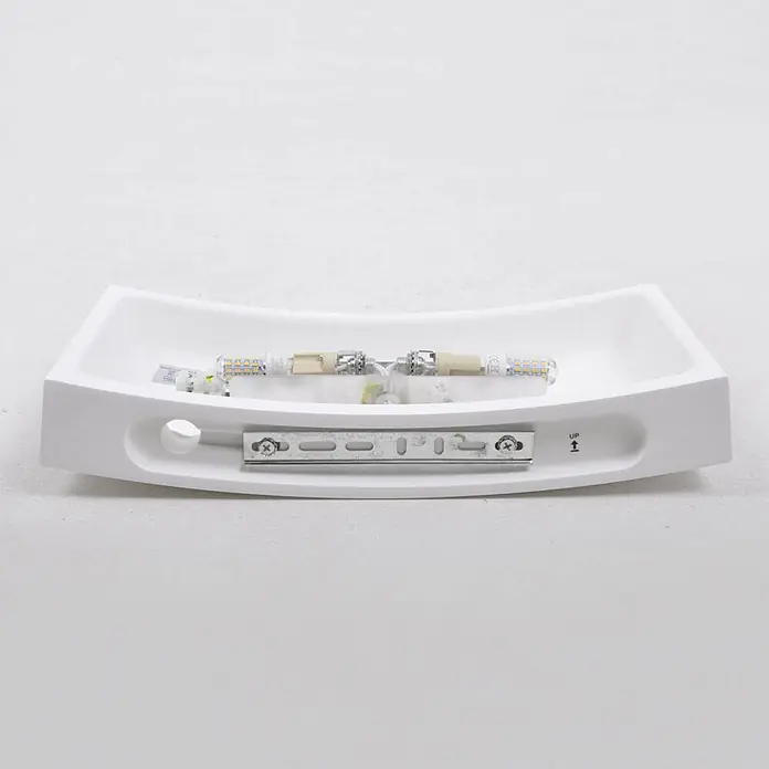 Lindby Wandleuchte Leander - weiß / opal, G9 - Weiße gebogene Wandleuchte mit zwei sichtbaren LED-G9-Lampen und einer Metallhalterung.
