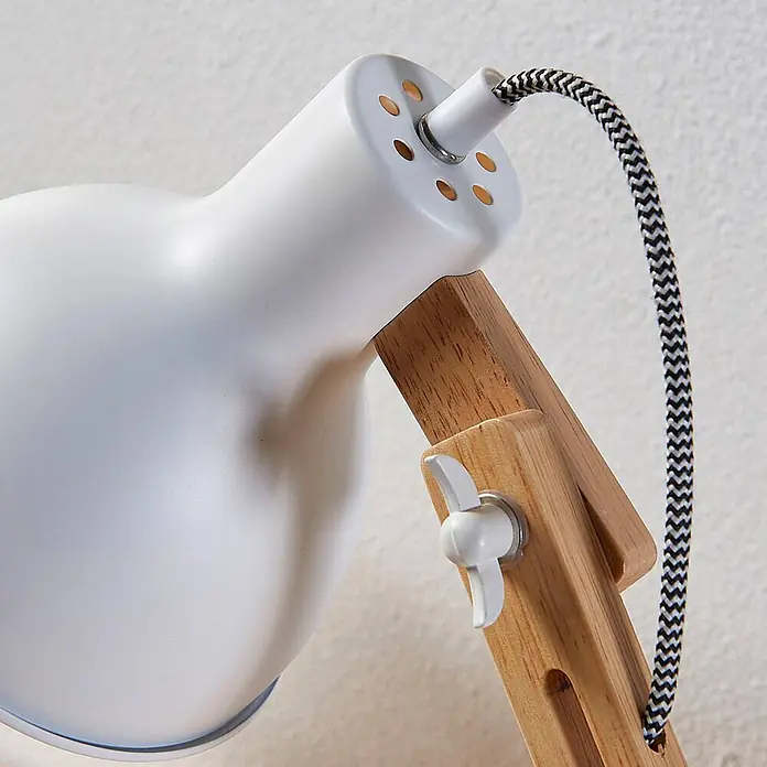 Lindby Tischleuchte Shivanja - L x B x H: 42 x 18 x 46 cm, Holz hell, E27 - Weiße Metall-Schreibtischlampe mit Naturholzarm, verstellbarer Flügelmutter und schwarz-weiß geflochtenem Stromkabel.