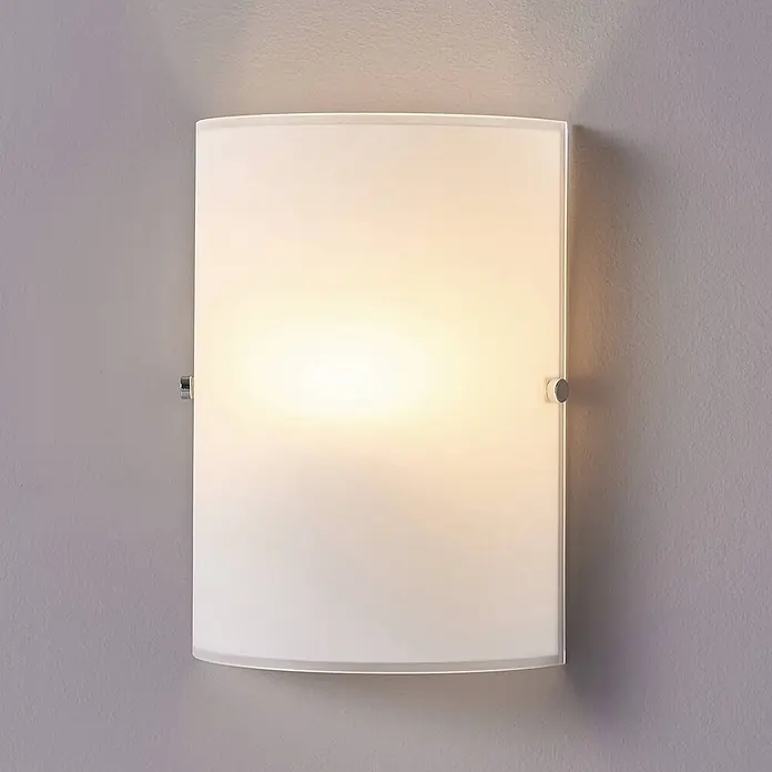 Lindby Wandleuchte Giulia - weiß / opal, E14 - Rechteckige Wandleuchte aus satiniertem Glas mit Chrombefestigungen spendet warmes, diffuses Licht.