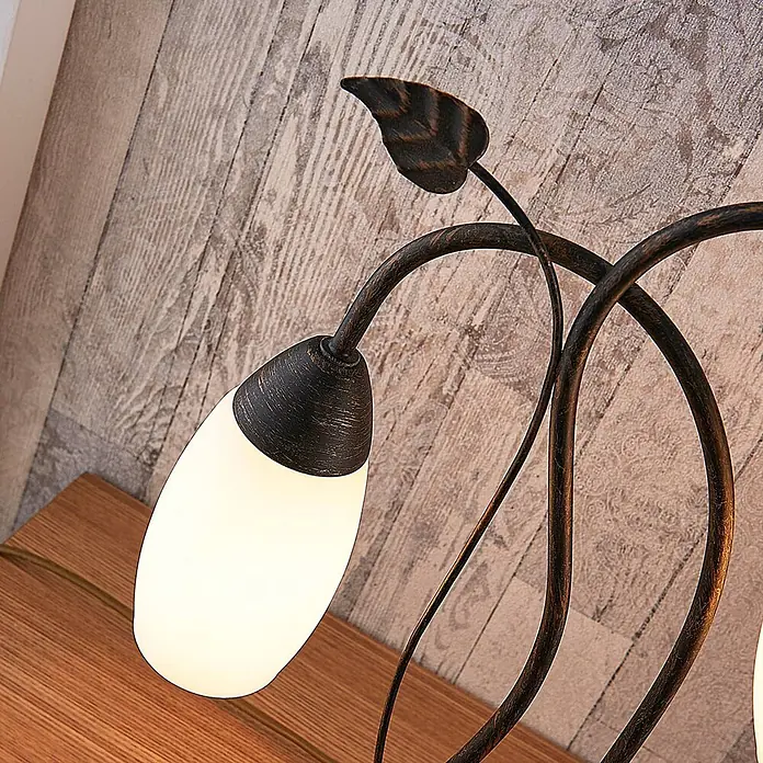 Lindby Tischleuchte Stefania - L x B x H: 28 x 28 x 40 cm, braun / rost, E14 - Dekorative Tischleuchte mit Antik-Bronze-Finish und weißem Glasschirm, verziert mit einem Blattakzent.