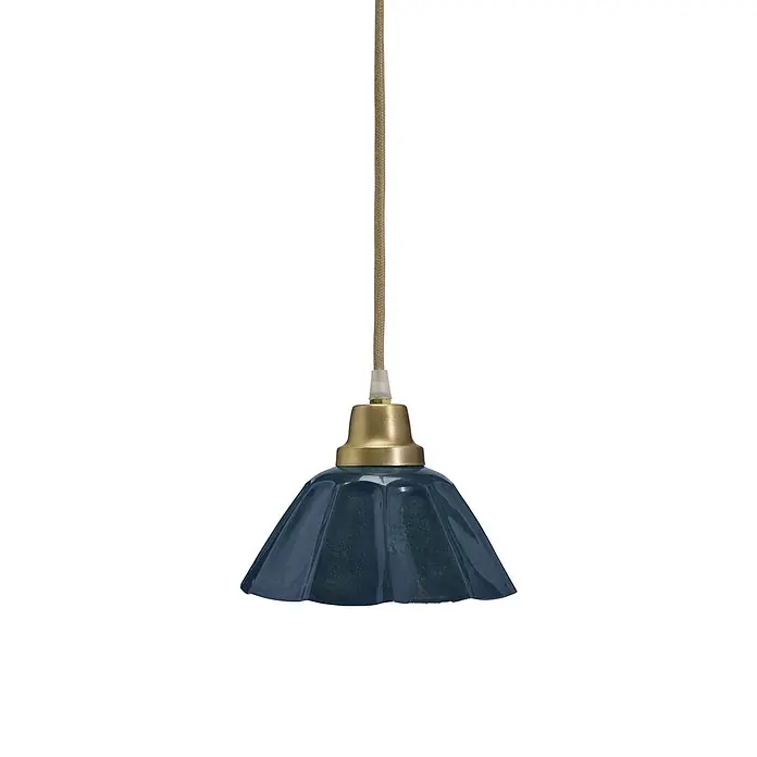 PR Home Pendelleuchte Ester - 25 W, E27 - Dunkelblaue glänzende plissierte Pendelleuchte mit Messingfassung und beigem geflochtenen Kabel.