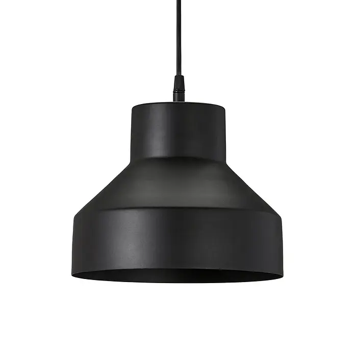 PR Home Pendelleuchte Solo - 25 W, E27 - Schwarze Metall-Pendelleuchte mit breitem, ausgestelltem Schirm, an einem schwarzen Kabel hängend.