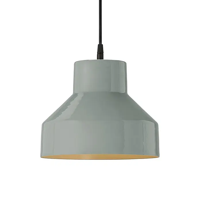 PR Home Pendelleuchte Solo - 25 W, E27 - Gedämpfte grüne Metall-Pendelleuchte mit goldfarbener Innenseite, aufgehängt an einer schwarzen Schnur.