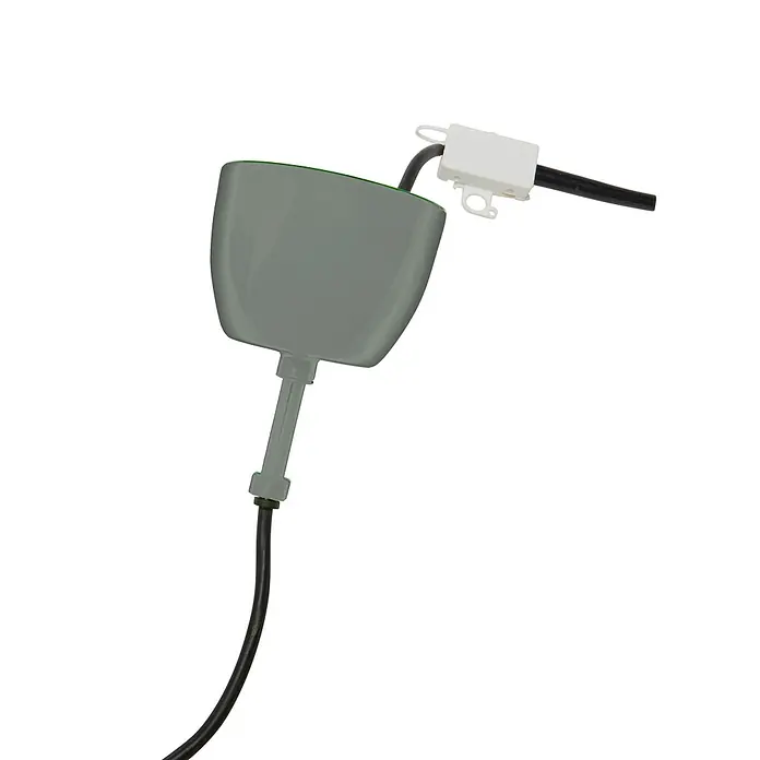 PR Home Pendelleuchte Wells - 25 W, E27 - Grauer durchscheinender Schwimmerschalter mit schwarzem Kabel und weißem Stecker für die Füllstandsmessung.