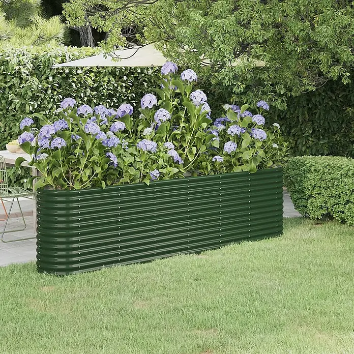 Furnicato Hochbeet - 260 x 40 x 68 cm, Stahl, Grün - Dunkelgrünes Hochbeet aus Wellblech, gefüllt mit lila Hortensien, in einer üppigen Gartenumgebung.