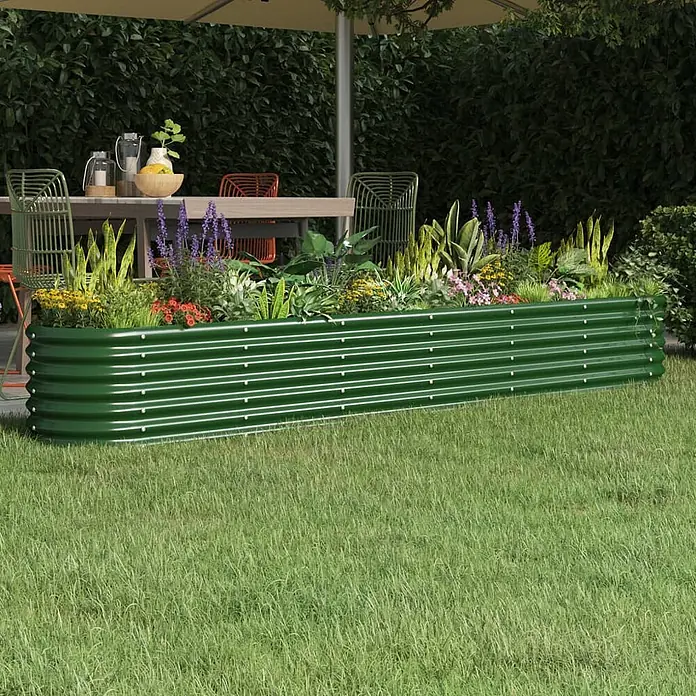 Furnicato Hochbeet - 260 x 40 x 36 cm, Stahl, Grün - Langes, grünes Hochbeet aus Wellblech, gefüllt mit bunten Pflanzen in einem Garten.