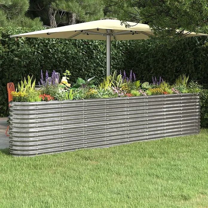 Furnicato Hochbeet - 332 x 40 x 68 cm, Stahl, Silber - Großes Hochbeet aus verzinktem Wellblech, bepflanzt mit farbigen Blumen im Garten.