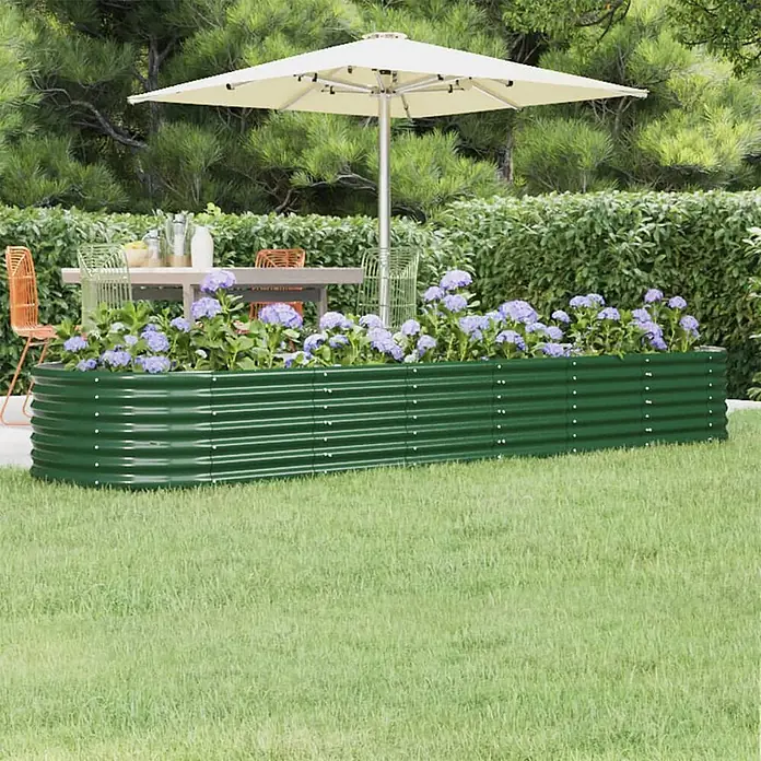 Furnicato Hochbeet - 296 x 80 x 36 cm, Stahl, Grün - Großes grünes Hochbeet aus Wellblech mit lila Blumen im Garten.
