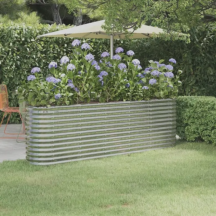 Furnicato Hochbeet - 224 x 40 x 68 cm, Stahl, Silber - Großes, rechteckiges Hochbeet aus verzinktem Wellblech, gefüllt mit lila Hortensien im Garten.