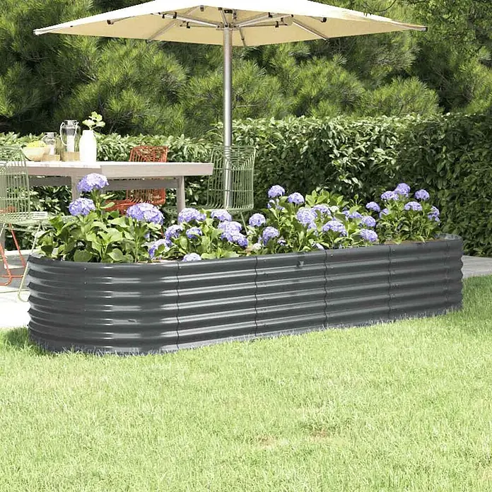 Furnicato Hochbeet - 80 x 224 x 36 cm, Stahl, Anthrazit - Dunkelgraues Hochbeet aus Wellblech, gefüllt mit lila Hortensien, in einem Garten.