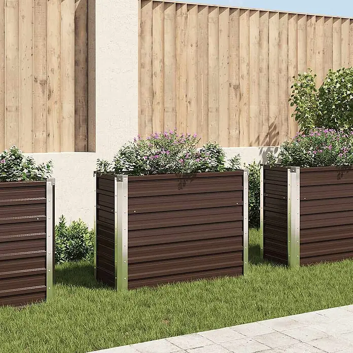 Furnicato Hochbeet verzinkter Stahl - 100 x 40 x 77 cm, Stahl, Braun - Braune Hochbeete aus Metall mit silbernen Ecken, bepflanzt in einer Gartenumgebung.