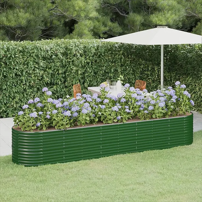 Furnicato Hochbeet - 368 x 368 x 68 cm, Stahl, Grün - Großes grünes Hochbeet aus Wellblech, bepflanzt mit lila Hortensien, in einem Garten.