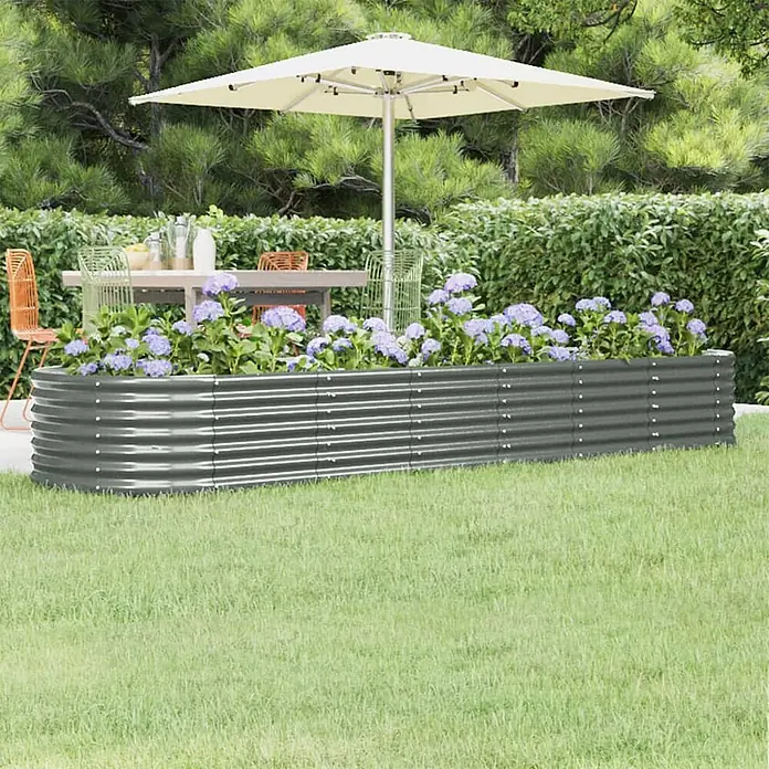 Furnicato Hochbeet - 296 x 80 x 36 cm, Stahl, Grau - Dunkelgraues Wellblech-Hochbeet mit lila Blumen.