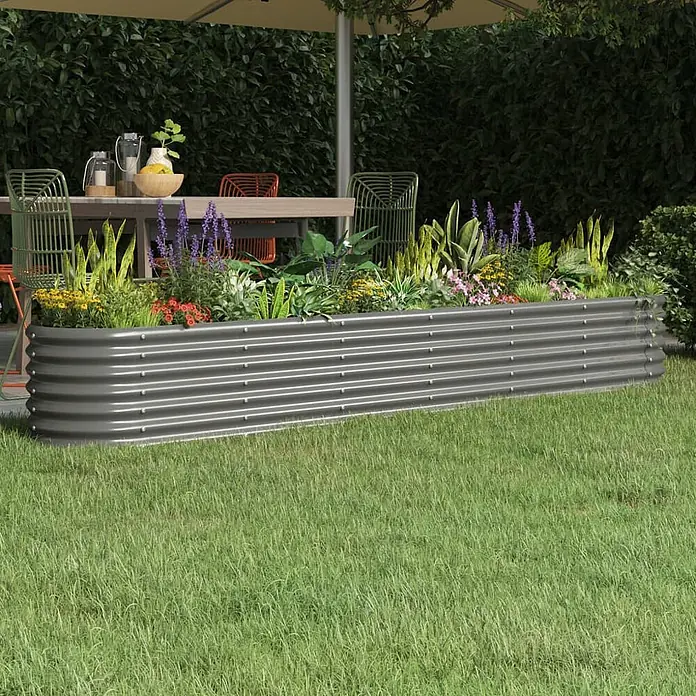 Furnicato Hochbeet - 260 x 40 x 36 cm, Stahl, Grau - Langes, graues Hochbeet aus verzinktem Stahl, gefüllt mit verschiedenen Pflanzen und Blumen in einem Garten.