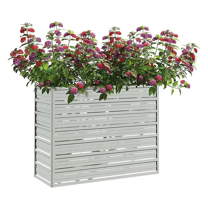Furnicato Hochbeet - 40 x 100 x 77 cm, Stahl, Silber - Rechteckiger, hellgrauer Lamellen-Pflanzkasten gefüllt mit leuchtend roten und violetten Blumen.