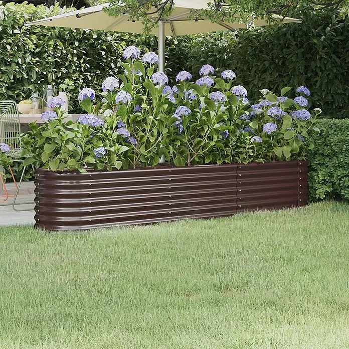 Furnicato Hochbeet - 224 x 40 x 36 cm, Stahl, Braun - Braunes, gewelltes Hochbeet aus Metall in einem Garten, gefüllt mit lila Hortensien.