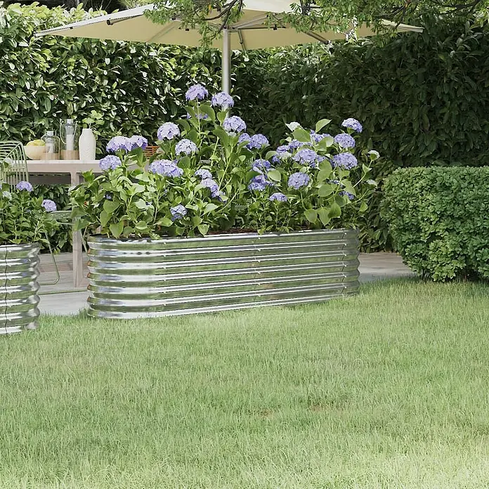 Furnicato Hochbeet - 152 x 40 x 36 cm, Stahl, Silber - Großes Hochbeet aus gewelltem verzinktem Stahl, bepflanzt mit lila Hortensien im Garten.