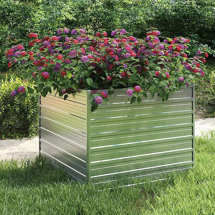 Furnicato Hochbeet - 100 x 100 x 77 cm, Stahl, Silber - Verzinktes Metall-Pflanzgefäß mit horizontalen Lamellen, gefüllt mit bunten Blumen, draußen auf Gras.
