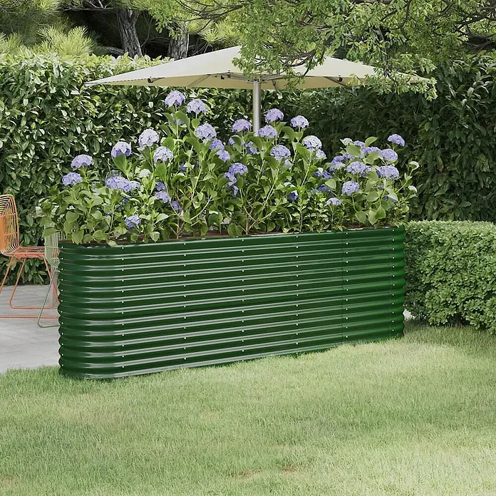 Furnicato Hochbeet - 224 x 40 x 68 cm, Stahl, Grün - Großes grünes Hochbeet aus Wellblech mit lila Hortensien in einem Garten.