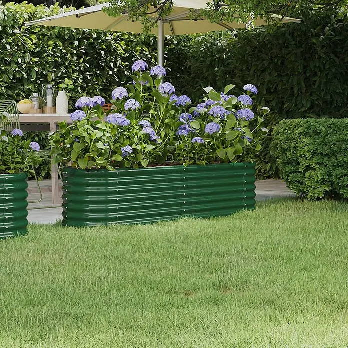 Furnicato Hochbeet - 152 x 40 x 36 cm, Stahl, Grün - Grünes Wellblech-Hochbeet mit lila Hortensien im Garten.