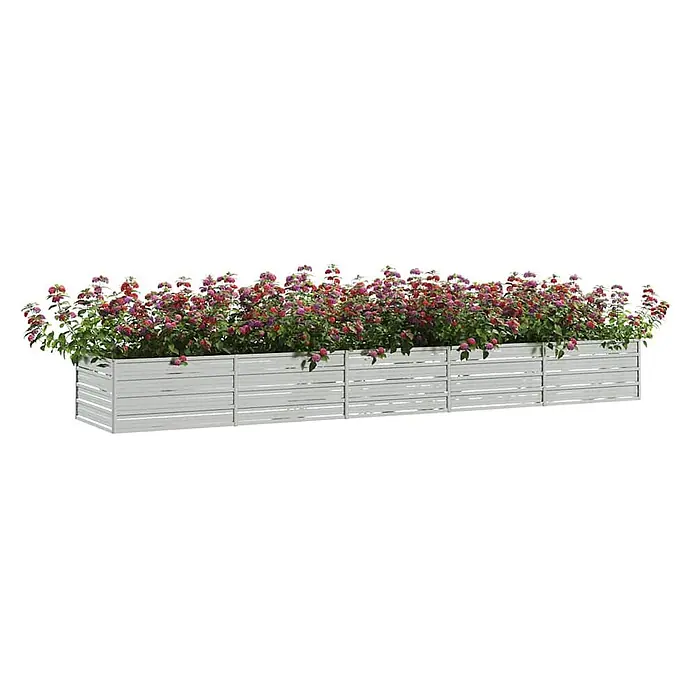 Furnicato Hochbeet - 400 x 80 x 45 cm, Stahl, Silber - Langer hellgrauer Lattenpflanzkübel, gefüllt mit lebhaften roten und violetten Blütenpflanzen.