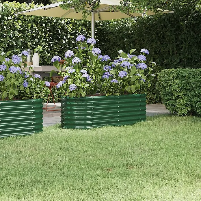 Furnicato Hochbeet - 114 x 40 x 36 cm, Stahl, Grün - Zwei grüne Hochbeete aus Wellblech mit lila Hortensien in einem Garten.