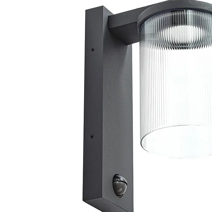 Lucande Außenwandleuchte Beelia - schwarz, klar / transparent, IP65 - Dunkelgraue Außenwandleuchte mit geripptem Glasschirm und integriertem Bewegungsmelder.