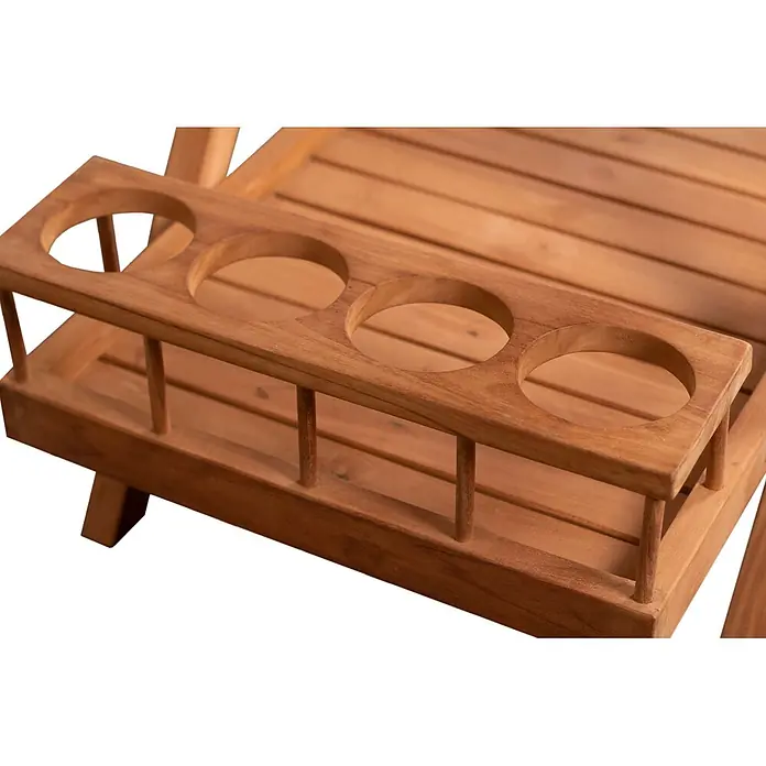Bene Living Garten-Beistelltisch Chester - Teakholz, Rollbar, Rechteckig, Natur - Getränkehalter aus Holz mit mehreren runden Aussparungen, integriert in eine Lattenholzstruktur.