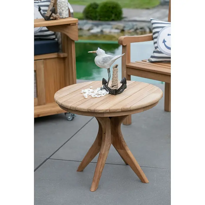 Bene Living Garten-Beistelltisch Burton - L x B x H: 60 x 60 x 50 cm, Teakholz, Rund, Natur - Runder Beistelltisch aus Holz mit einzigartigem Dreibein-Gestell, nautisch dekoriert im Freien.