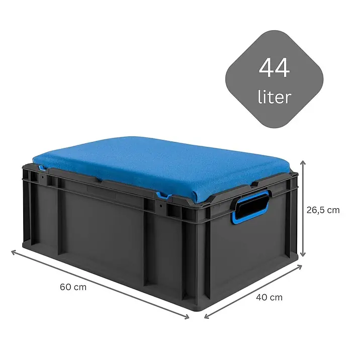 Proregal Euroboxen-Set 3x NextGen Seat Box Blau - Kunststoff, Schwarz-Blau, 3 Stk. - Dunkelgraue Aufbewahrungsbox mit blauem Polsterdeckel, als Sitz nutzbar. Abmessungen und 44 Liter Volumen angezeigt.