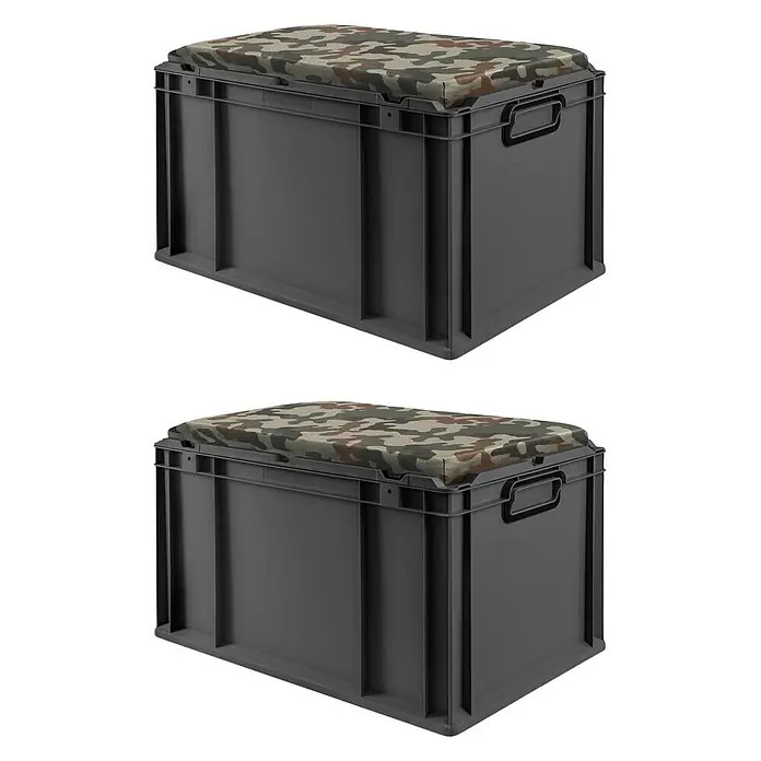 Proregal Euroboxen-Set 2x NextGen Seat Box Camouflage - Kunststoff, Schwarz-Camouflage, 2 Stk. - Zwei graue Kunststoff-Lagerboxen, jeweils mit einem Tarnmuster-Kissen, als Sitzgelegenheit nutzbar.