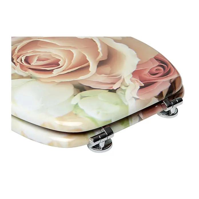 SANILO WC-Sitz Rosa Rose - MDF, Pink, Ohne Absenkautomatik - Toilettensitz mit glänzender Oberfläche und sanftem Rosenmuster. Mit Chromscharnieren.