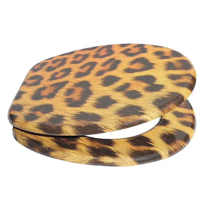 SANILO WC-Sitz Leopardenfell - MDF, Braun, Ohne Absenkautomatik - Toilettensitz mit Leopardenmuster, glänzender Oberfläche und realistischer Felltextur.