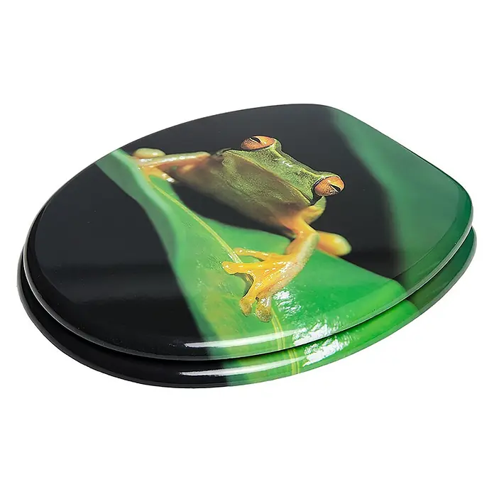 SANILO WC-Sitz Frosch-Grün - MDF, Grün, Ohne Absenkautomatik - WC-Sitz mit glänzendem Druck eines Rotaugenlaubfrosches auf grünem Blatt vor dunklem Hintergrund.