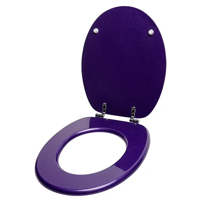 SANILO WC-Sitz Glitzer Lila - MDF, Violett, Ohne Absenkautomatik - Glänzender, violetter Toilettensitz in ovaler Form, mit hochgeklapptem Deckel, der die Öffnung zeigt.