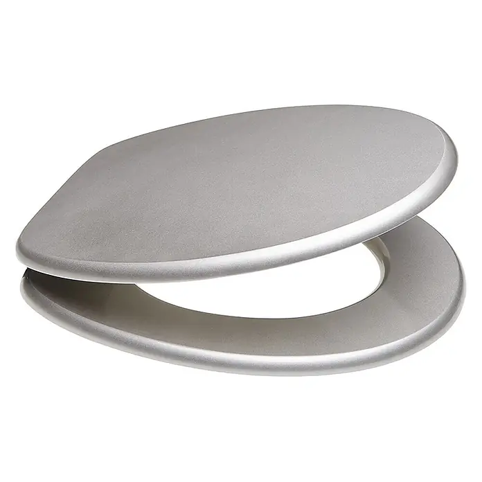 SANILO WC-Sitz Glitzer Silber - MDF, Silberfarben, Ohne Absenkautomatik - Silbergrauer Toilettensitz mit Satin-Finish, teilweise geöffnet dargestellt.