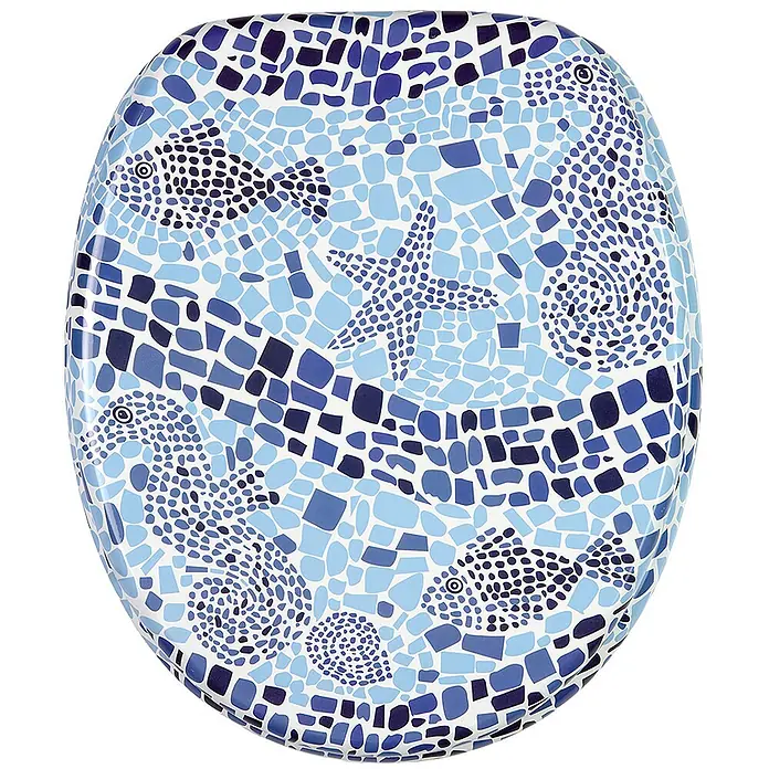 SANILO WC-Sitz Mosaic World mit Schnellverschluss - MDF, Blau, Mit Absenkautomatik - Toilettensitz mit blau-weißem Mosaikmuster, das Fische, Seesterne und Seepferdchen zeigt.