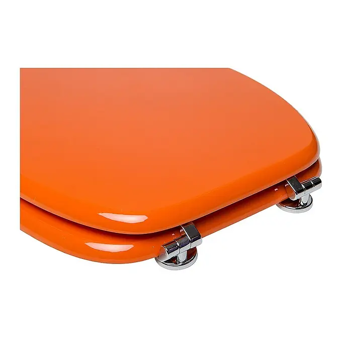 SANILO WC-Sitz Orange - MDF, Orange, Ohne Absenkautomatik - Glänzender orangefarbener Toilettensitz mit Chromscharnieren.