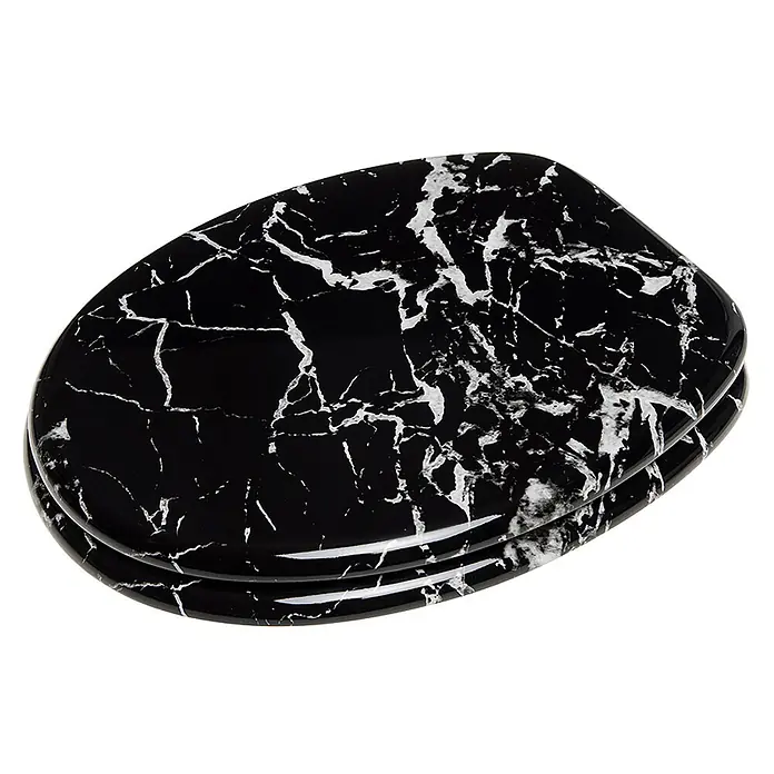 SANILO WC-Sitz Marmor Schwarz - MDF, Schwarz, Ohne Absenkautomatik - Schwarzer Toilettensitz mit weißem Marmormuster, geschlossen.