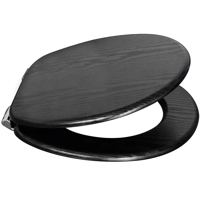 SANILO WC-Sitz Black Wood - MDF, Schwarz, Ohne Absenkautomatik - Schwarzer Toilettensitz mit Holzmaserung, Deckel teilweise geöffnet.