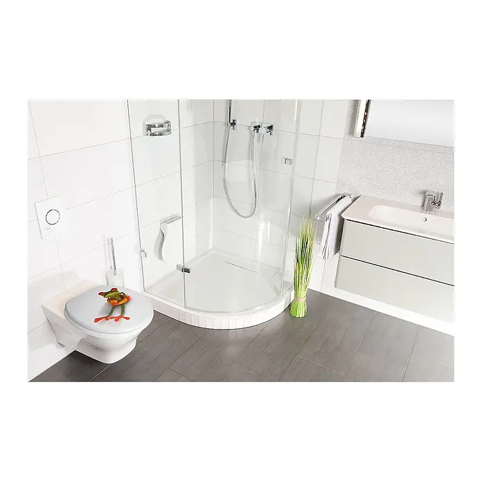 SANILO WC-Sitz Froggy - MDF, Grün, Ohne Absenkautomatik - Farbenfrohes Froschdesign auf einem weißen Toilettendeckel in einem modernen Badezimmer.