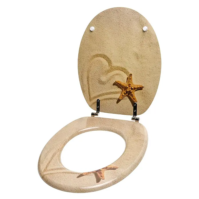 SANILO WC-Sitz Sandy - MDF, Braun, Ohne Absenkautomatik - Beige Toilettensitz und -deckel in Strandsand-Optik mit Seestern und Herz im Sand.