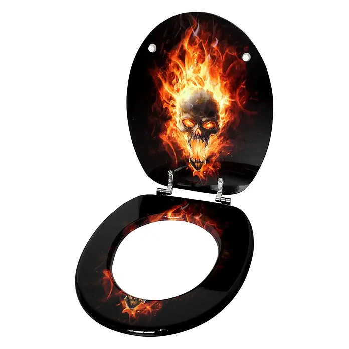 SANILO WC-Sitz Totenkopf in Flammen - MDF, Schwarz, Ohne Absenkautomatik - Glänzender schwarzer Toilettensitz mit flammendem Schädelmotiv.