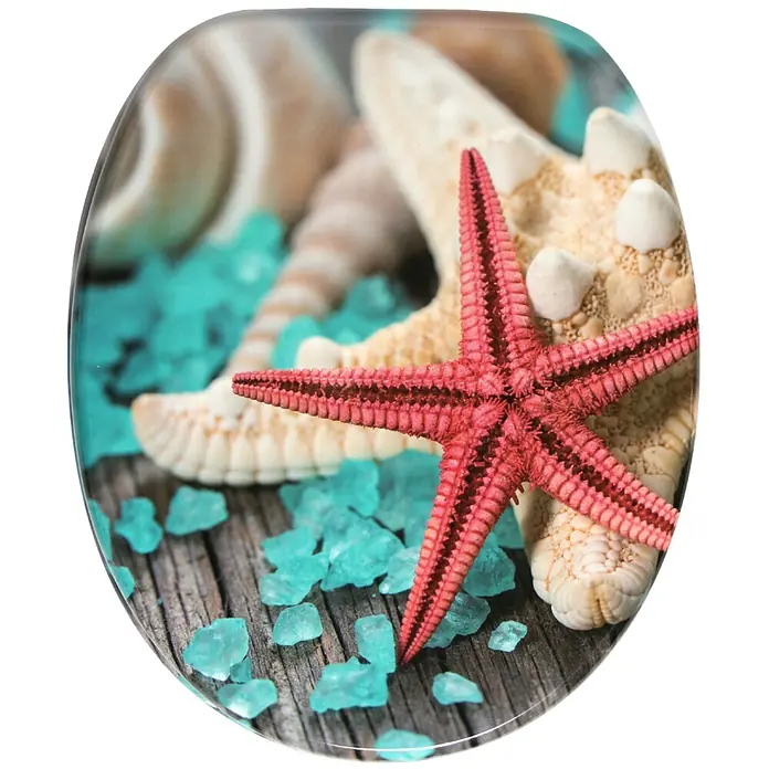 SANILO WC-Sitz Bath Salts mit Absenkautomatik - MDF, Türkis, Mit Absenkautomatik - Toilettensitz mit Strandmotiv: Roter Seestern, weiße Muscheln und blaue Badesalze auf Holz.