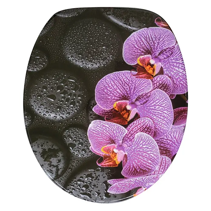 SANILO WC-Sitz Madeira - MDF, Violett, Ohne Absenkautomatik - Toilettensitz mit lila Orchideen, schwarzen Steinen und Wassertropfen.