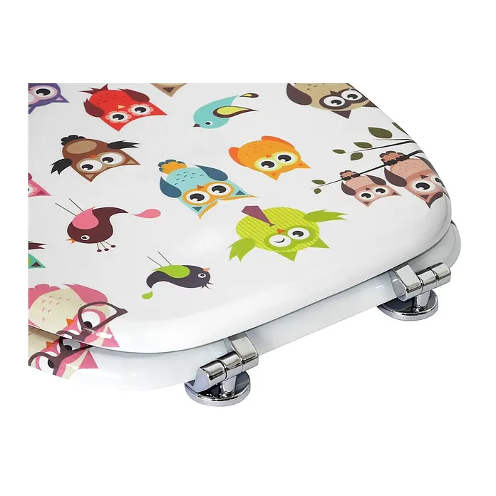SANILO WC-Sitz Owl - MDF, Multicolor, Ohne Absenkautomatik - Weißer Toilettensitz mit buntem Cartoon-Eulen- und Vogelmuster.