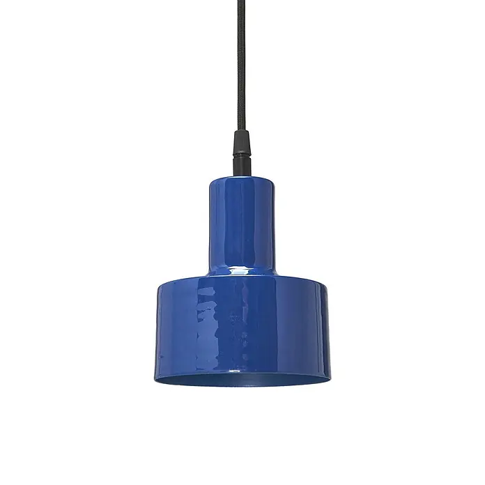 PR Home Pendelleuchte Solo - 25 W, E27 - Glänzende blaue Keramik-Pendelleuchte an schwarzem Flechtkabel.