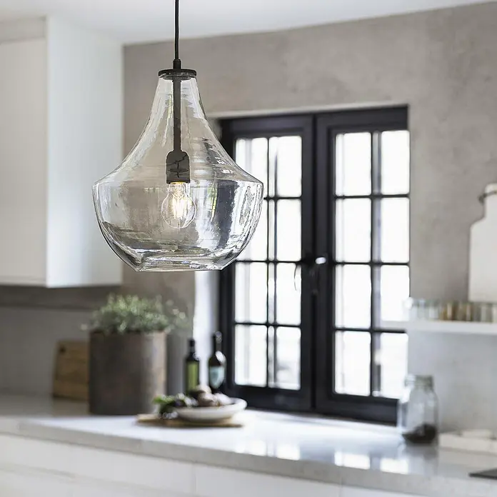 PR Home Pendelleuchte 30cm - 40 W, E27 - Hängeleuchte aus Klarglas mit schwarzer Halterung, in moderner Küche, spendet Umgebungslicht.