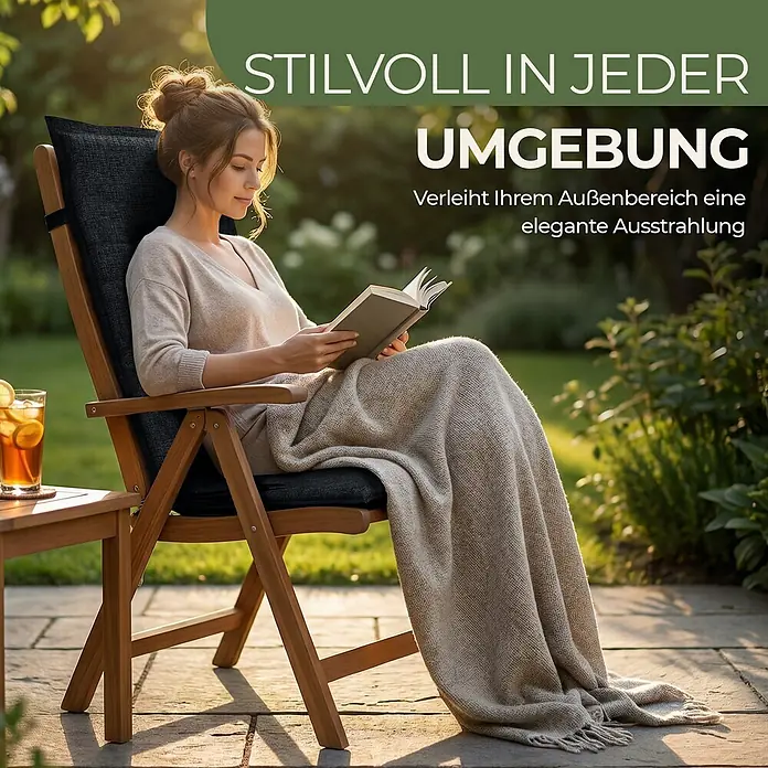 BI International Sitzauflage Florence Hochlehner Auflage - Hochlehner, 4 Stk., L x B x H: 150 x 50 x 5 cm, Mischgewebe 65% Polyester, 35% Baumwolle, Schwarz - Holz-Gartensessel mit dunkelgrauen Polstern, von einer Frau lesend im Freien genutzt.